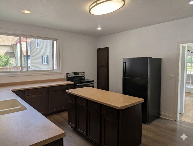 Foto del edificio - 216 E 3rd St