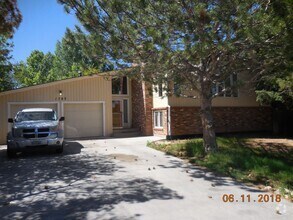 Building Photo - 1702 W Hill Rd