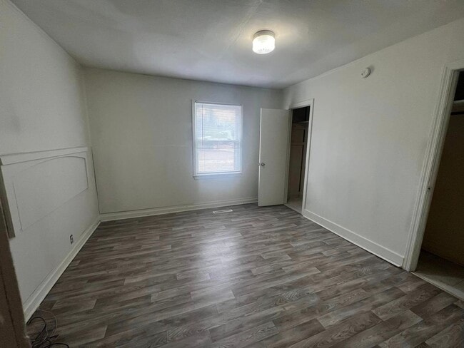 Building Photo - 4 Bedroom Home!