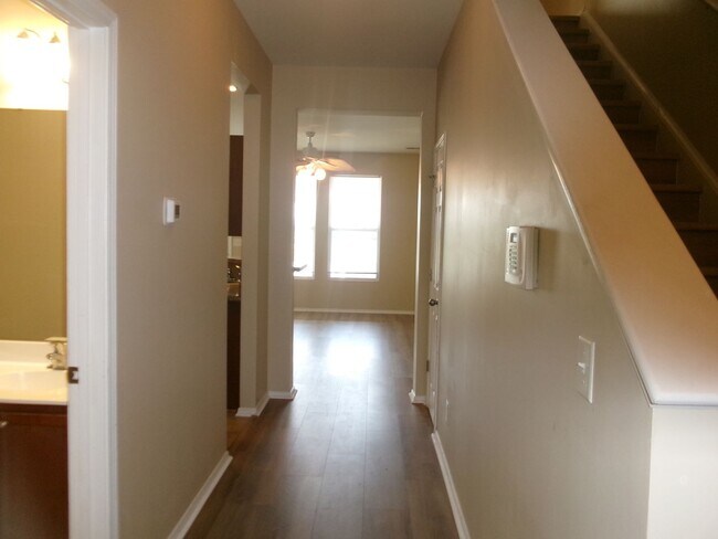 Foto del edificio - 3 bedroom, 3 bath townhome in Kiskadee Parke