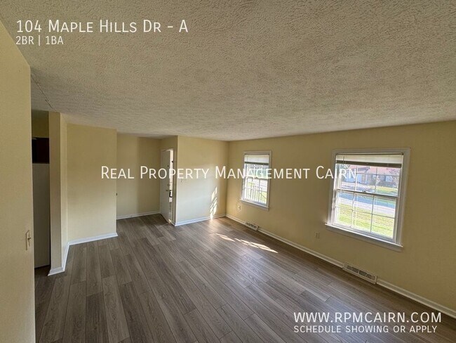 Foto del edificio - Two bedroom duplex is located off of 221