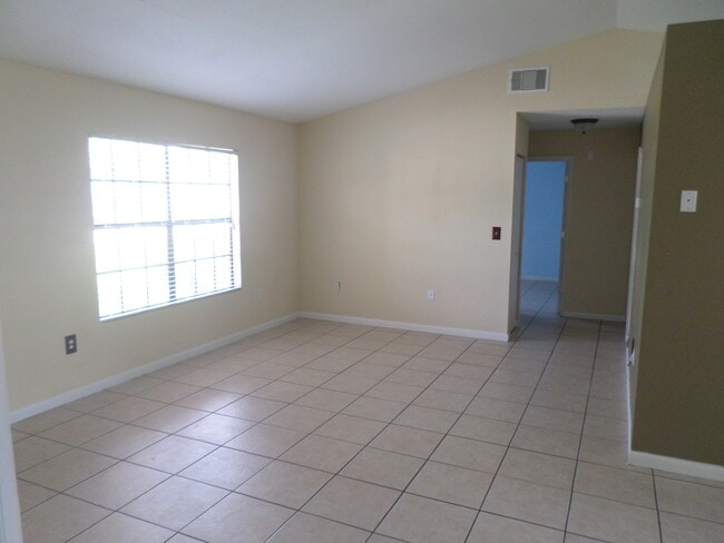 Living Rm - 658 Dromedary Ct