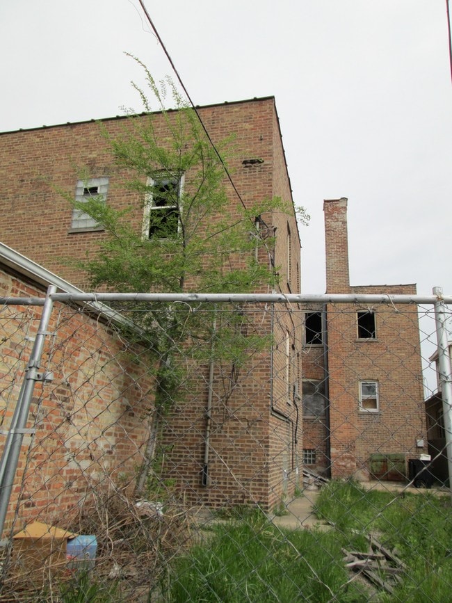 Building Photo - 501 E 88th Pl