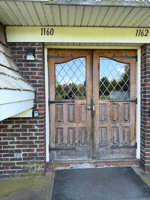 Building Photo - 1162 Middle Turnpike W