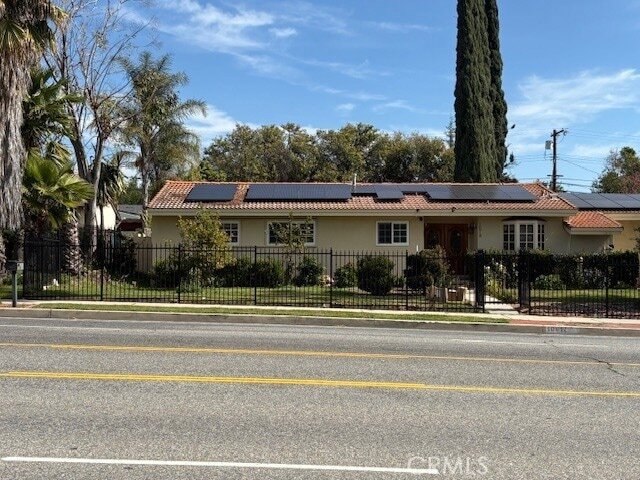 Foto del edificio - 10918 Reseda Blvd