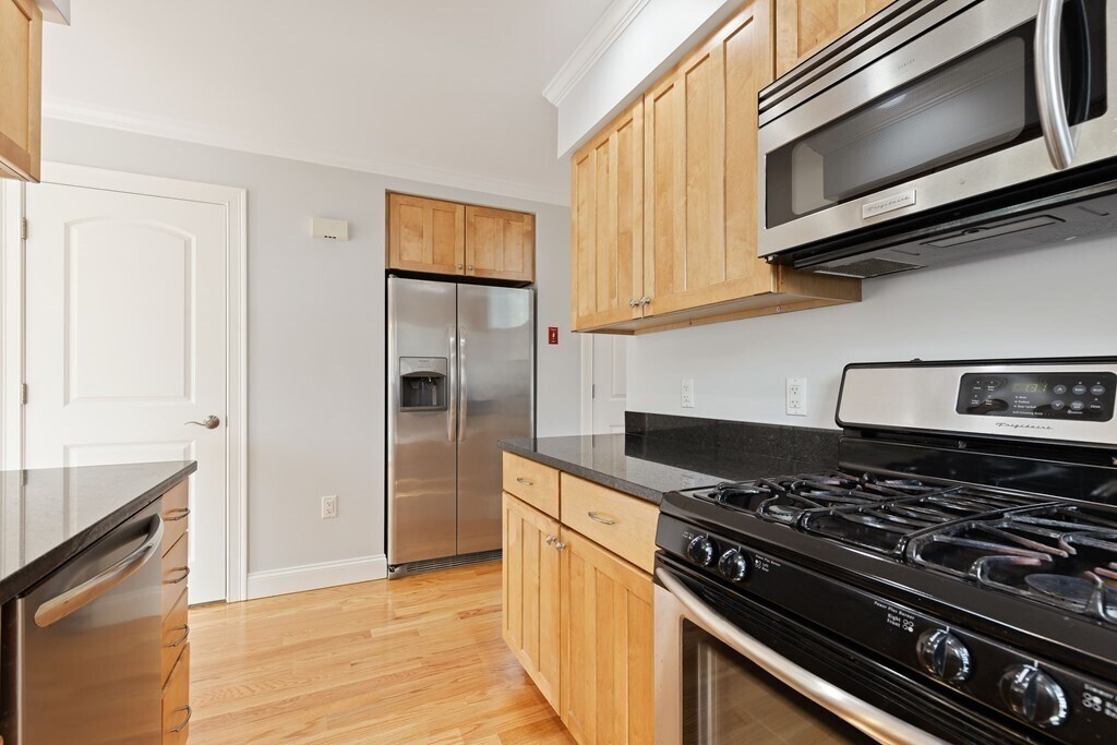 Primary Photo - 58 Holton St