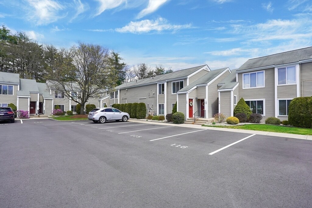 Primary Photo - 182 Nassau Dr