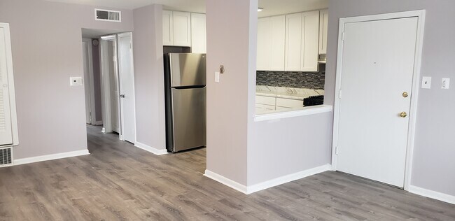 Building Photo - Hi View Apts