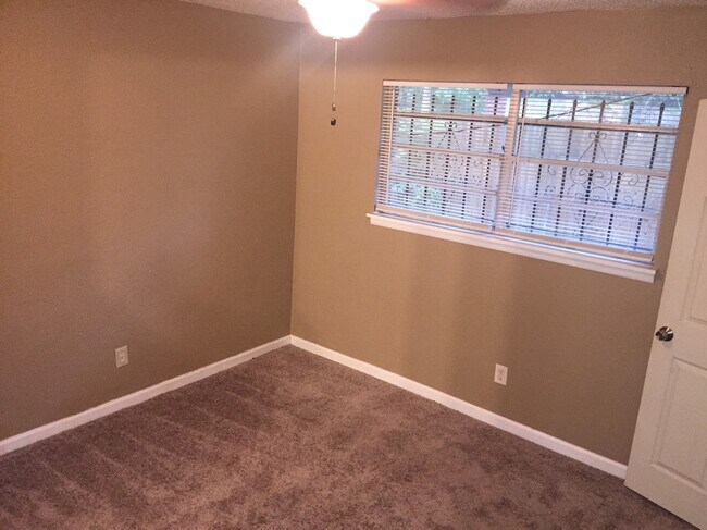 Building Photo - 7701 Bradley Dr
