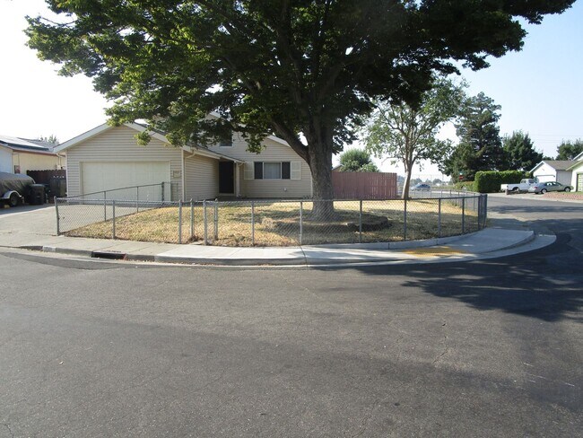 Foto del edificio - 1001 Mockingbird Ln