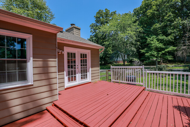 Patio trasero - 701 Marbleridge Rd
