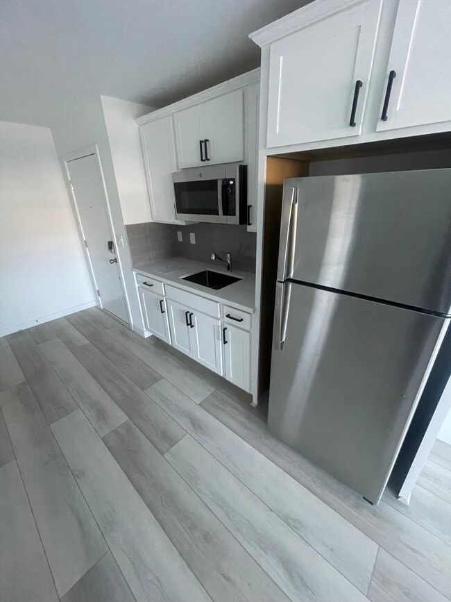 Building Photo - 9215 Sky Pointe Dr