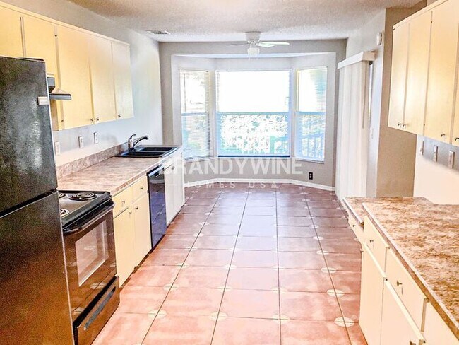 Foto del edificio - Charming and Beautiful 3BR with Sun Room!!...