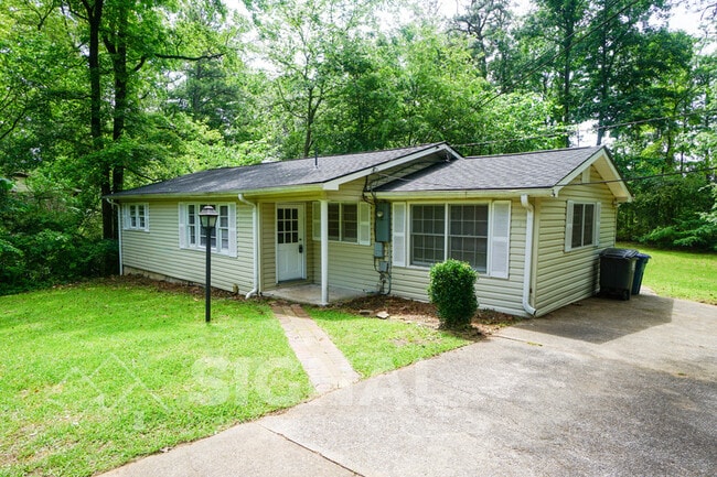 Building Photo - 1901 Buttercup Dr
