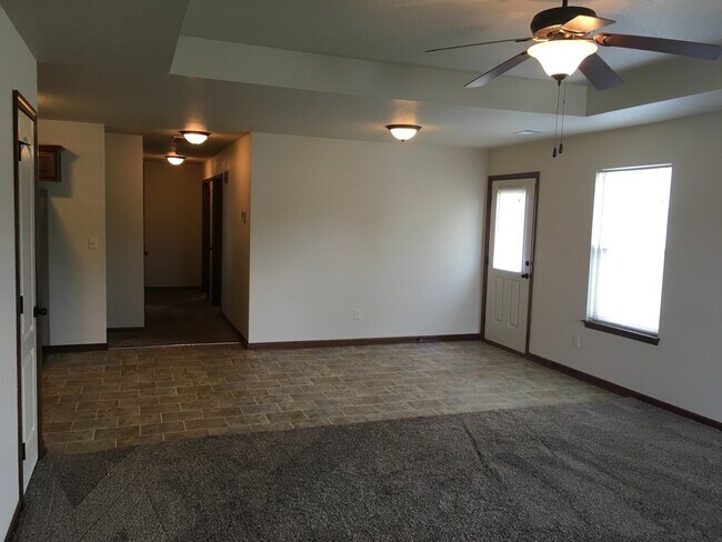 Foto del edificio - 138 SW Rose Garden St