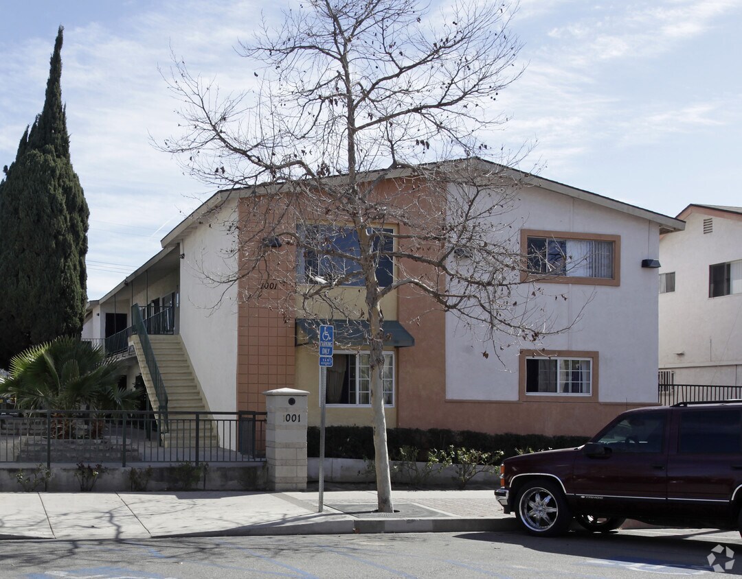 Primary Photo - 1001 S Minnie St