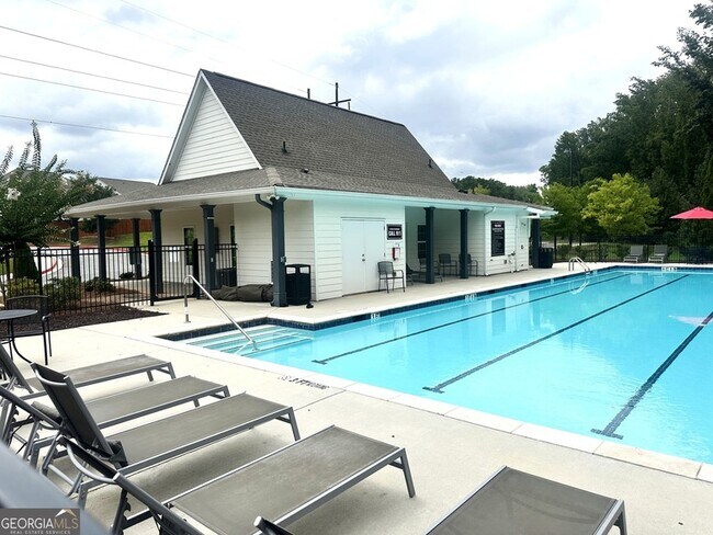Foto del edificio - 5377 Burrus Ln