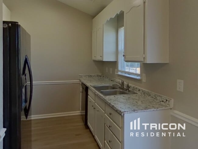 Foto del edificio - 4422 Fawnbrook Ave SW