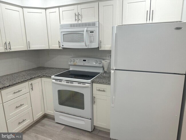 Foto del edificio - 8708 Prospect Ave