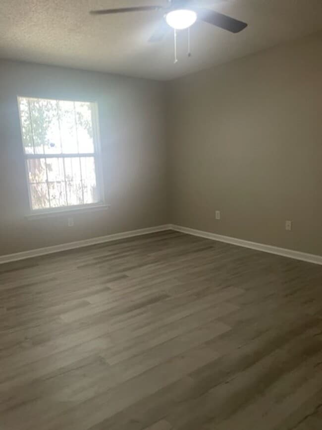 Building Photo - 203 Kitts Dr