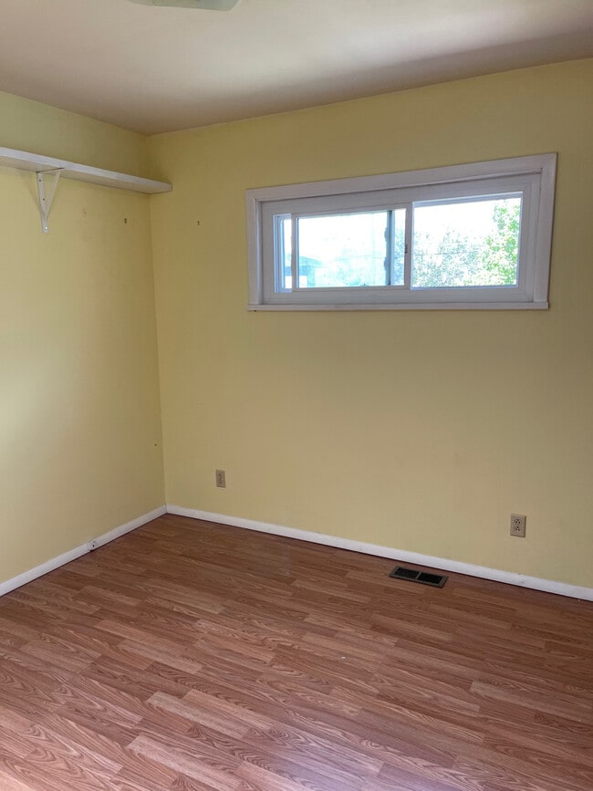 Building Photo - 642 Lakeshore Dr
