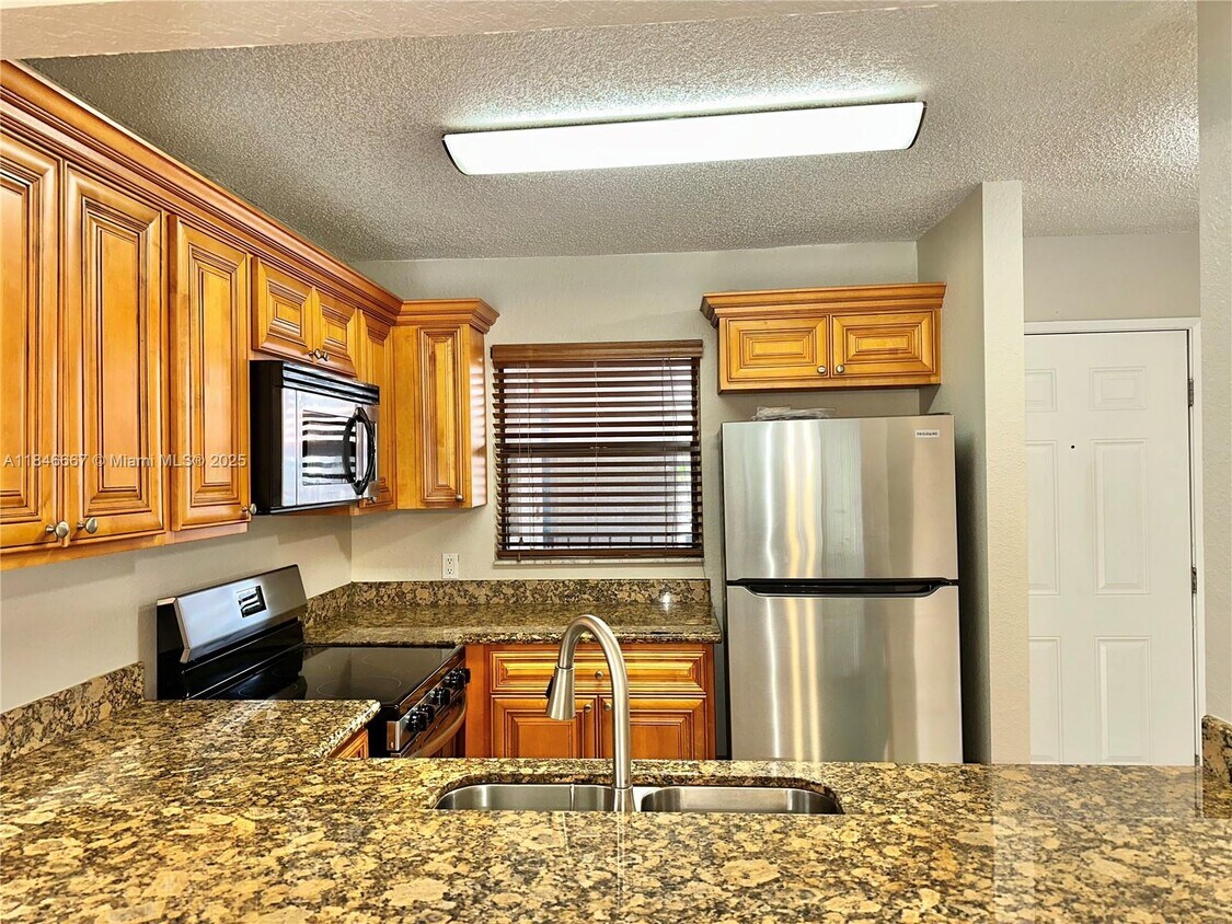 Foto principal - 1620 Balfour Point Dr