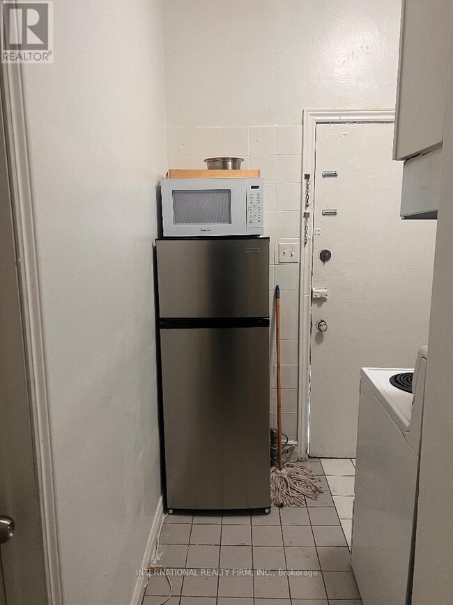 Photo du bâtiment - 2036 Weston Rd