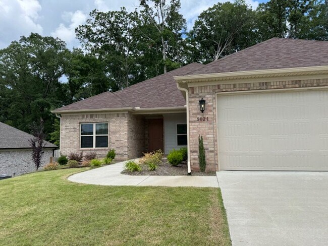 Foto del edificio - 5021 Springwood Cir