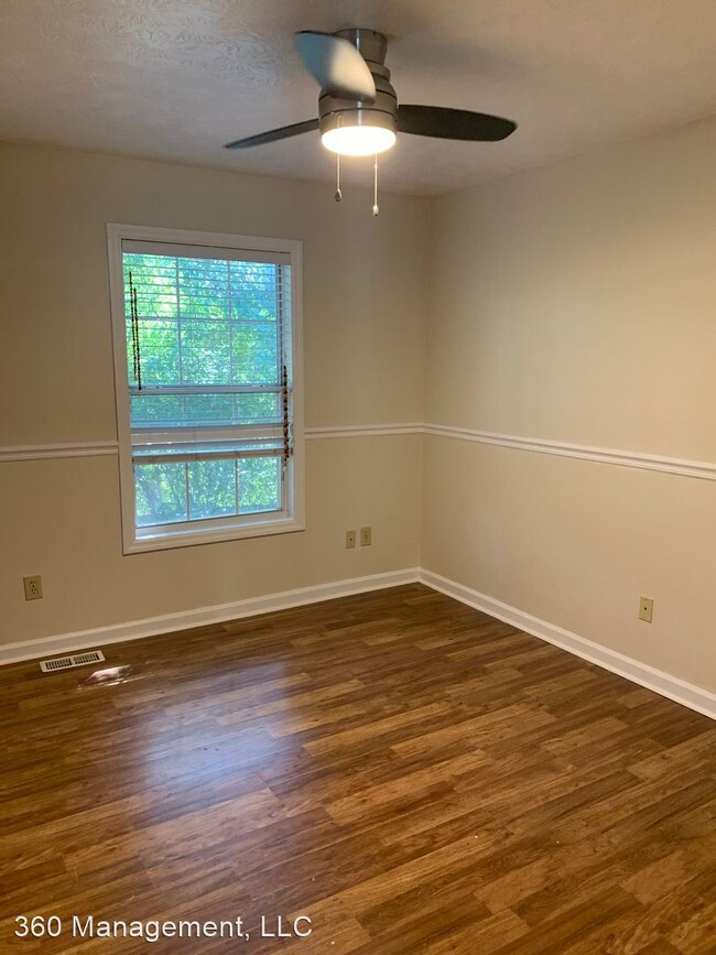 Building Photo - 3 br, 2.5 bath House - 1102 Chinook St