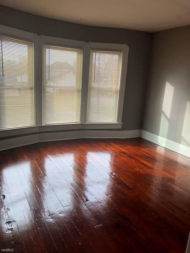 Building Photo - 3 br, 1 bath Duplex - 1518 E Vermont St