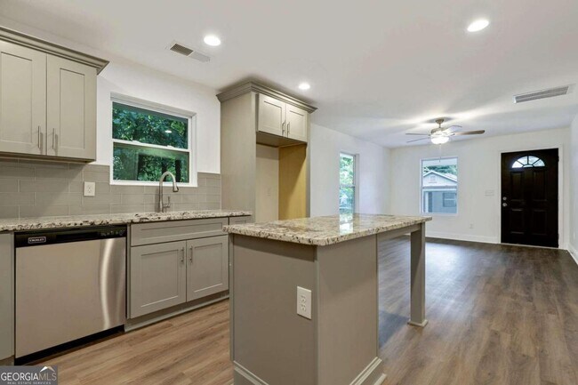 Foto del edificio - 35 East 16th St SW