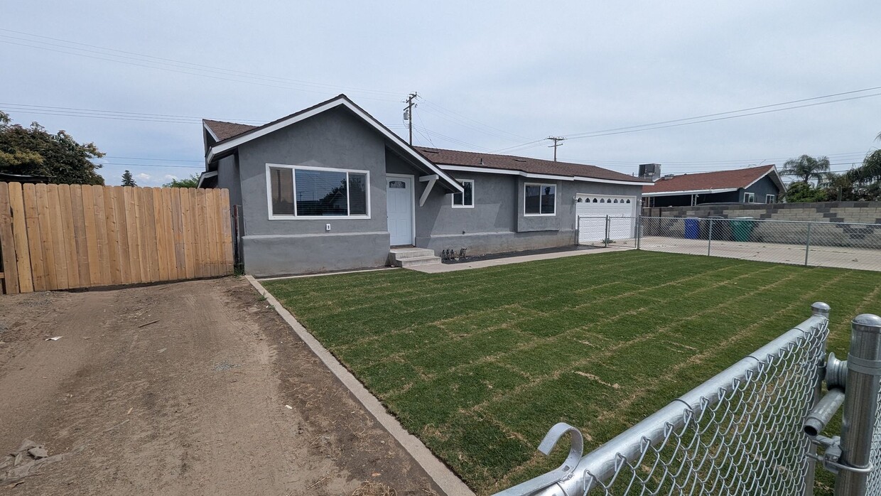 Foto principal - Fully Remodeled 3 Bedroom 2 Bath Home