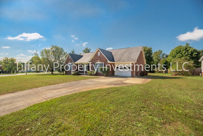 Building Photo - 2427 Hunters Way