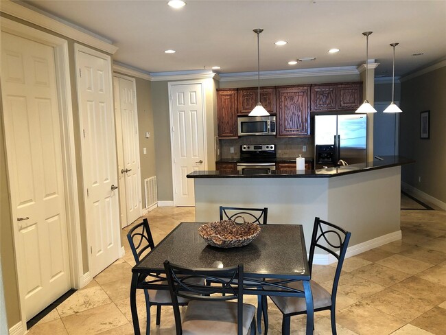 Building Photo - 7039 Kingston Cove Ln