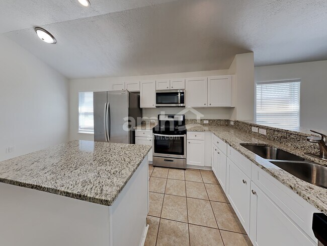 Building Photo - 30022 Saw Oaks Dr