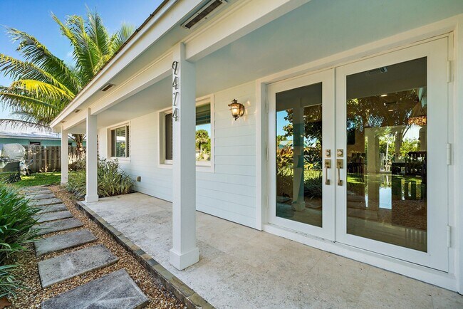 Building Photo - 9474 SE Cove Point St