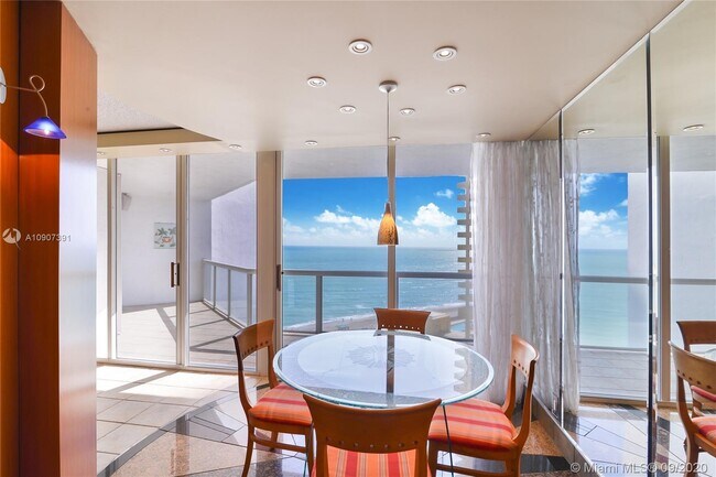 Foto del edificio - 16425 Collins Ave