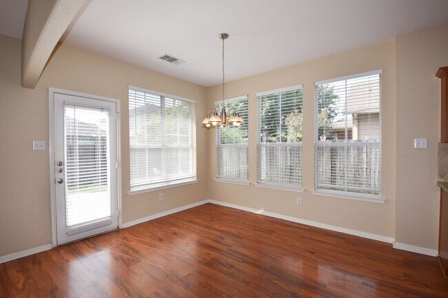 Building Photo - 1452 Carriage Ln