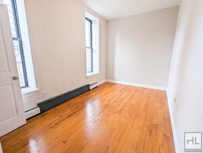 Foto del edificio - 383 W 125th St