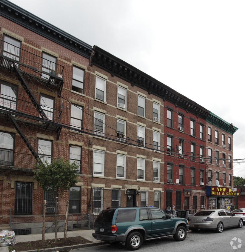 Primary Photo - 717 Henry St