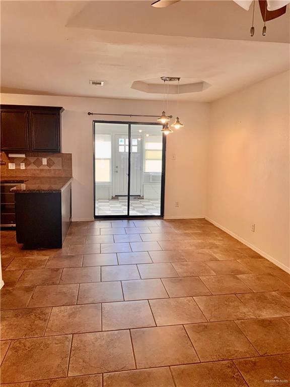 Building Photo - 1703 Oasis Dr