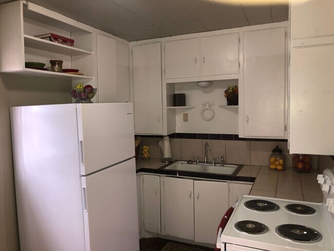 Foto del edificio - Available Now! 3/1 with carport!