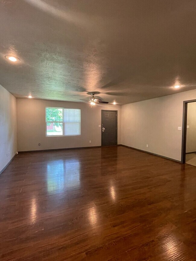 Foto del edificio - 3 Bedroom 2 Bath House South Springfield