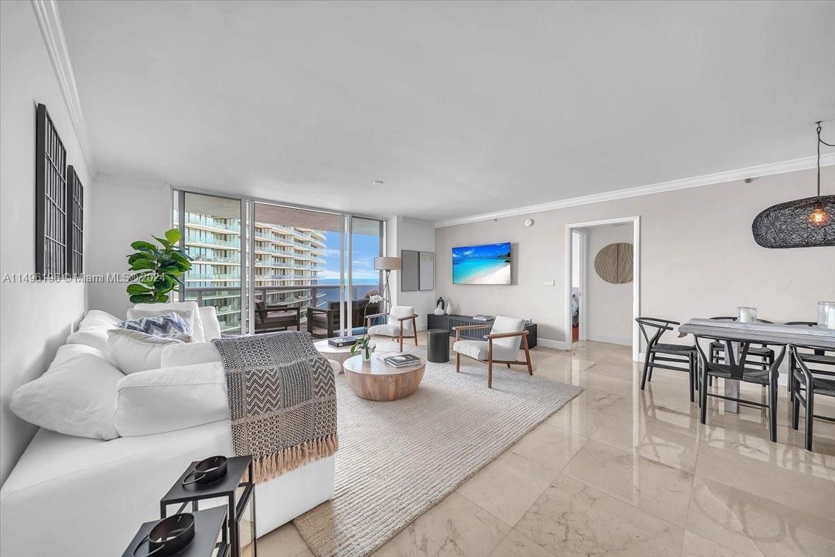 Foto principal - 18911 Collins Ave