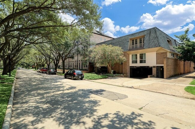 Building Photo - 2415 Shakespeare St
