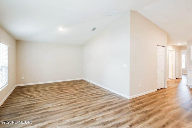 Foto del edificio - 1702 SW Airoso Blvd