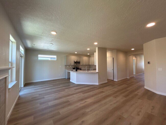 Foto del edificio - Brand New 3 Bedroom / 2 Bathroom Home in NW Redmond
