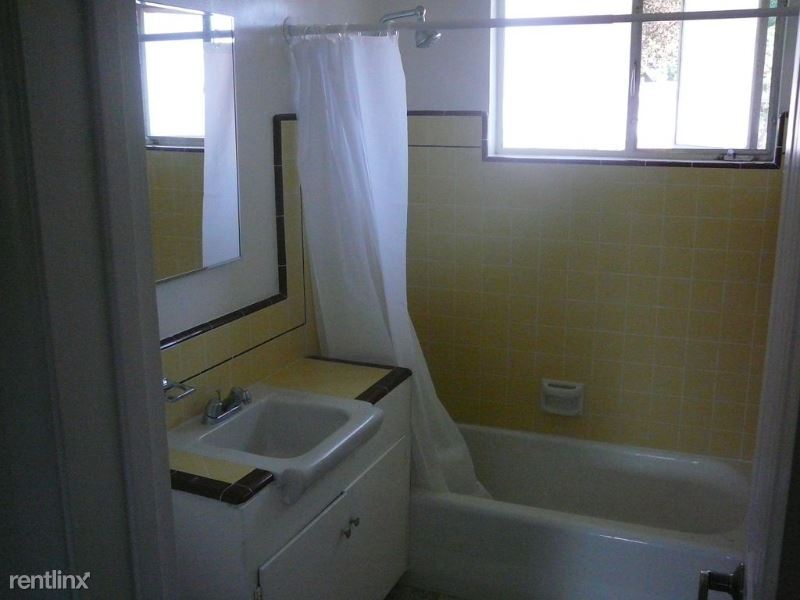 Building Photo - Studio, 1 bath Apartment - 3050 Luna Dr