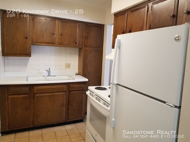 Building Photo - 2 Bedroom Apartment--All Electric