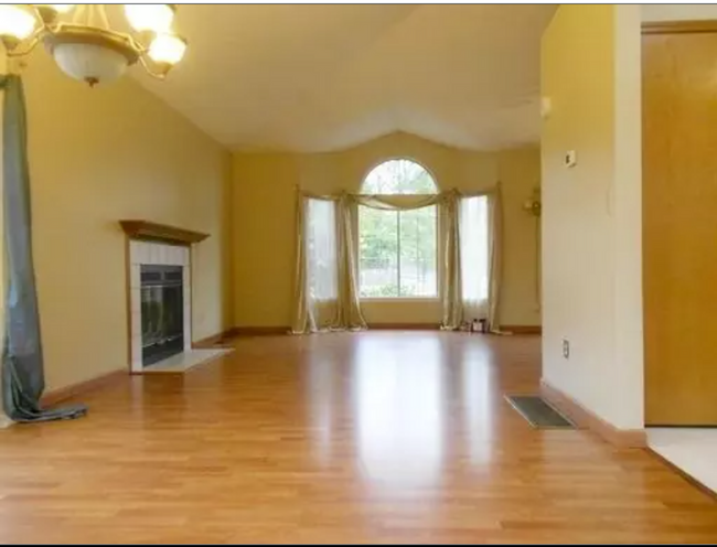 Building Photo - Burntwood West Neighborhood Home - 3 Bedro...
